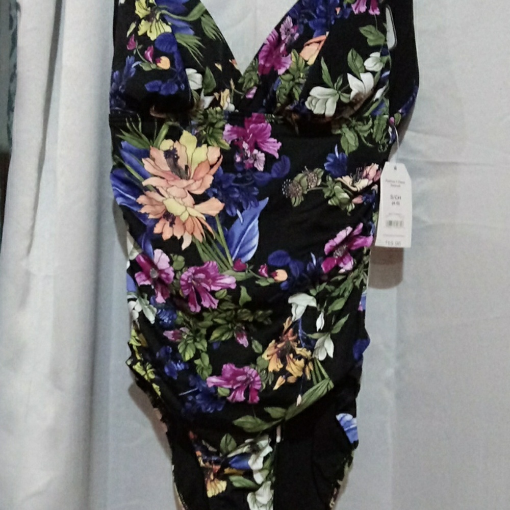 True time womans bathingsuit